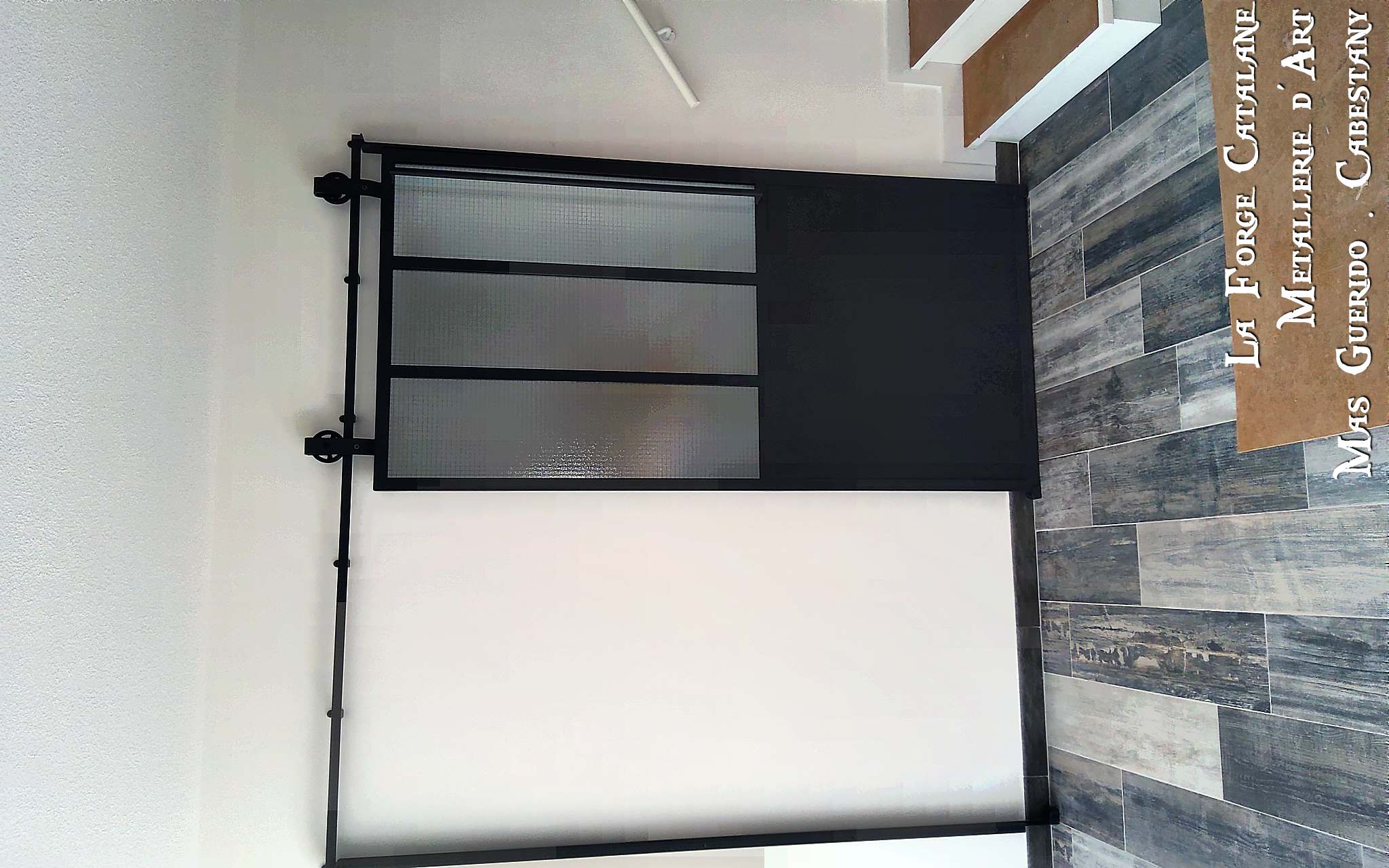 porte type ancien atelier avec roue style vielle grange forge catalane.jpg